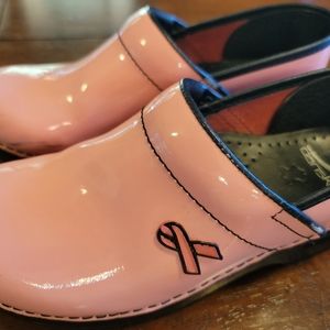 Breast Cancer Awareness Danskos